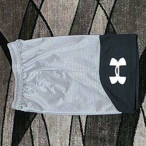 UNDER ARMOUR LOOSE FIT HEATGEAR LOGO POCKETS ATHLETIC SHORTS